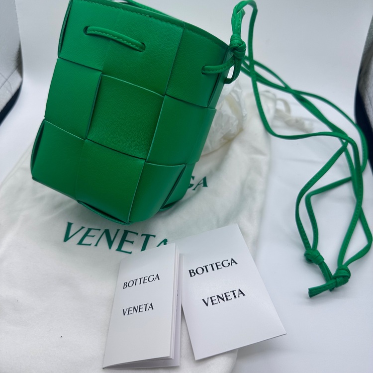 カセットミニ（ブランドバッグ）の商品画像 - 査定依頼日：2025年9月17日 - 最高査定価格：60,000円