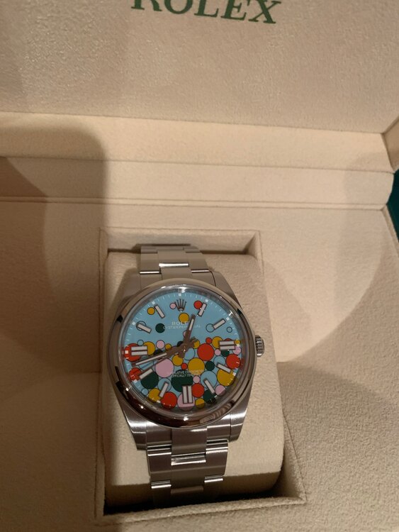 ロレックス パーペチュアル 124300セレブレーション（高級時計）の商品画像 - 査定依頼日：2025年4月17日 - 最高査定価格：3,000,000円