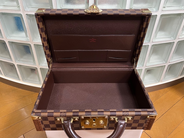 ルイヴィトン　スーパープレジデントを小さくしたスペシャルオーダー品（ブランドバッグ）の商品画像 - 査定依頼日：2026年3月13日 - 最高査定価格：250,000円