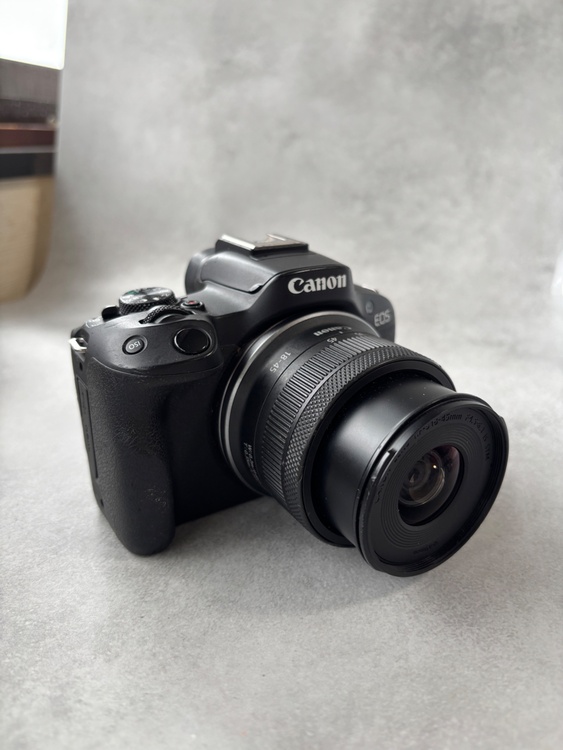 EOS R50（カメラ）の商品画像 - 査定依頼日：2026年2月7日 - 最高査定価格：35,000円