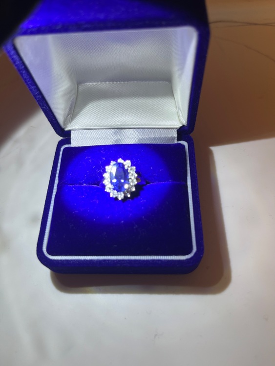 3.638 Ctサファイアダイヤモンドリング（宝石）の商品画像 - 査定依頼日：2025年9月28日 - 最高査定価格：450,000円