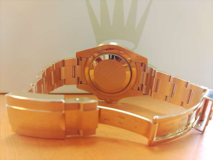 ロレックス GMTマスター 116718LN（高級時計）の商品画像 - 査定依頼日：2022年9月6日 - 最高査定価格：6,000,000円