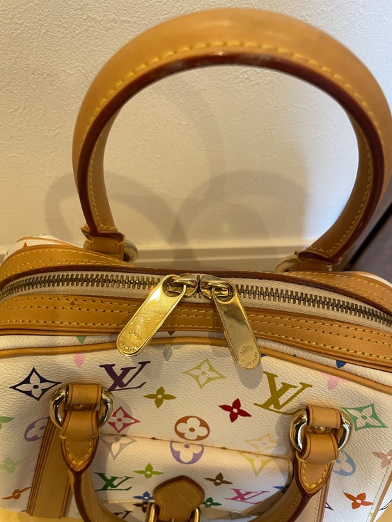 • ライン: モノグラム・マルチカラー • モデル名: プリシラ • 型番: M40096 • カラー: ブロン（ホワイト） • サイズ: 約 W24.5cm × H20.5cm × D17.5cm（ブランドバッグ）の商品画像 - 査定依頼日：2026年10月7日 - 最高査定価格：130,000円