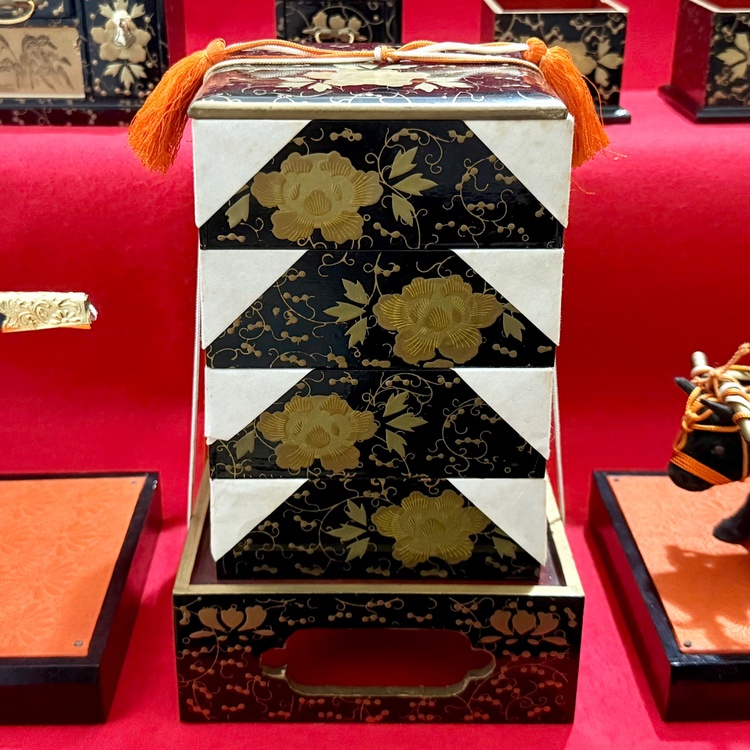 雛人形（美術品・骨董品）の商品画像 - 査定依頼日：2025年12月17日 - 最高査定価格：100,000円