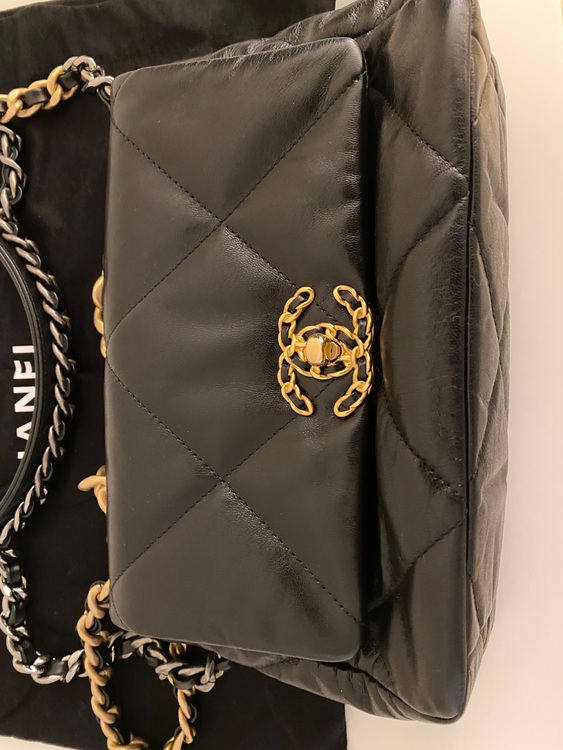 CHANEL19ハンドバッグ（ブランドバッグ）の商品画像 - 査定依頼日：2025年6月29日 - 最高査定価格：500,000円
