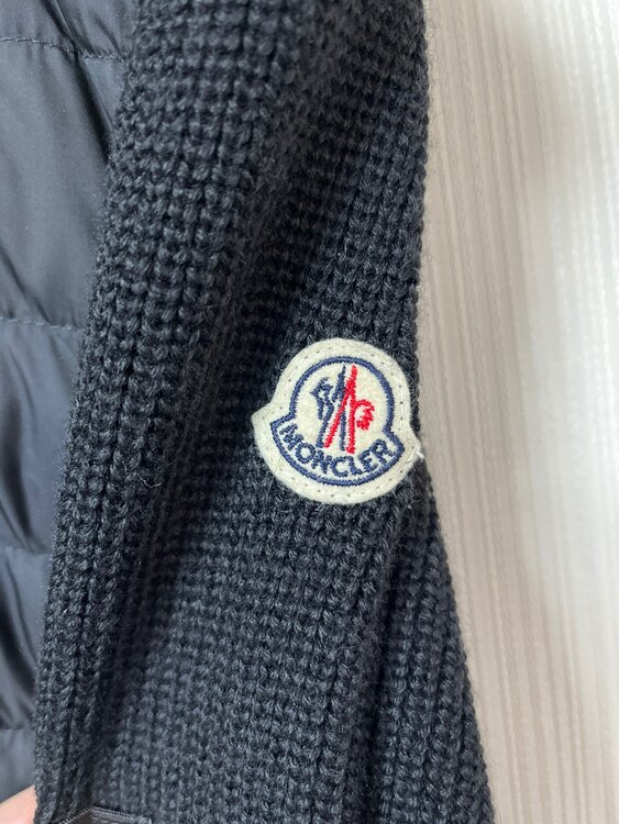 フロントダウン フード フルジップ ニット（古着・ファッション）の商品画像 - 査定依頼日：2025年1月25日 - 最高査定価格：40,000円