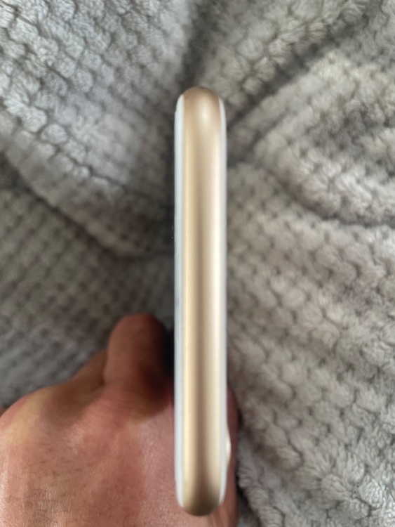 iPhone8 128GB SIMフリー（スマホ）の商品画像 - 査定依頼日：2026年3月15日 - 最高査定価格：4,000円