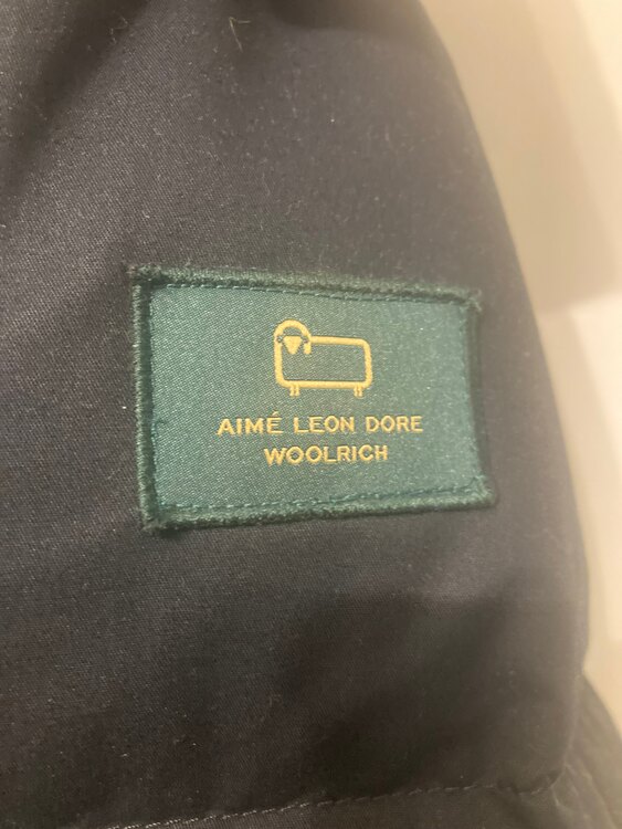 ウールリッチダウンジャケット（古着・ファッション）の商品画像 - 査定依頼日：2024年11月12日 - 最高査定価格：4,000円