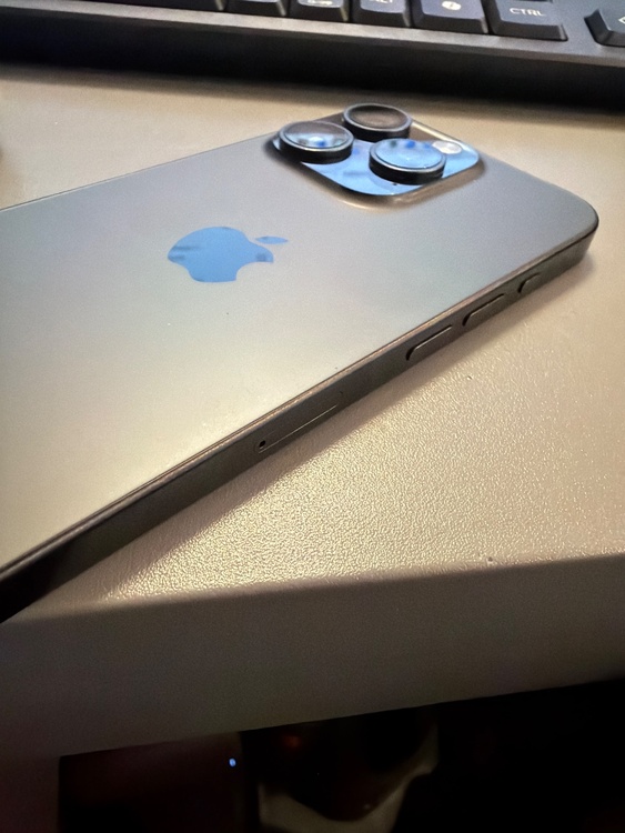 iPhone 15 Pro 256GB au（スマホ）の商品画像 - 査定依頼日：2026年1月10日 - 最高査定価格：87,000円