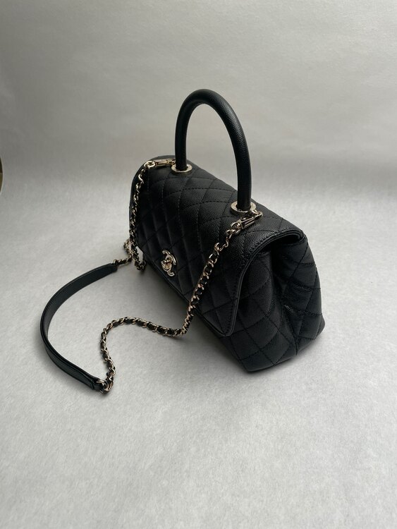 FLAPBAG WITH HAND（ブランドバッグ）の商品画像 - 査定依頼日：2025年4月25日 - 最高査定価格：760,000円