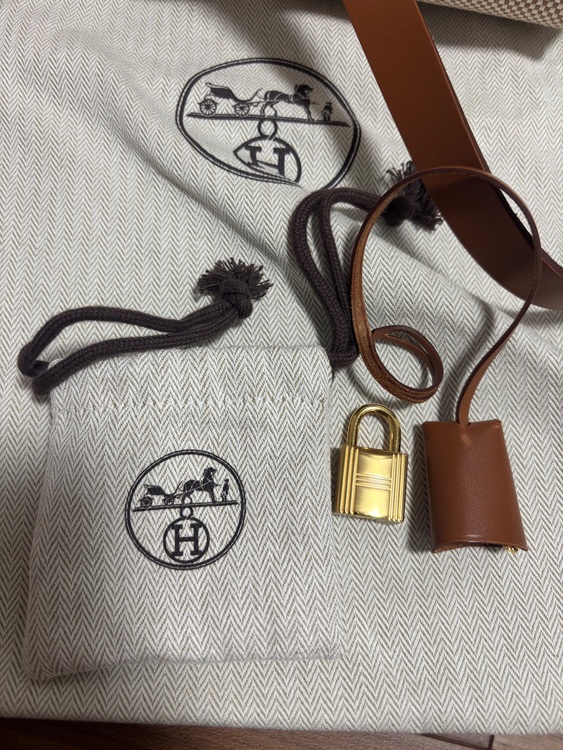 エールバックジップ31（ブランドバッグ）の商品画像 - 査定依頼日：2025年9月20日 - 最高査定価格：320,000円