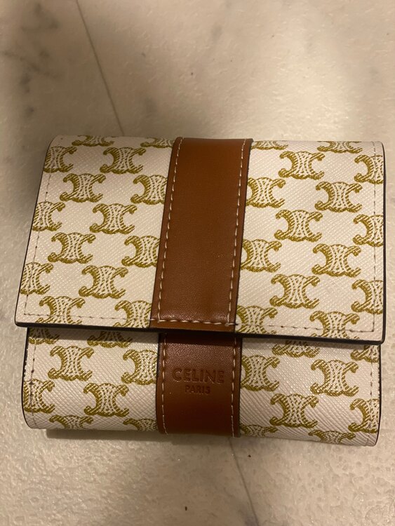 セリーヌ　折りたたみ財布（ブランド財布・小物）の商品画像 - 査定依頼日：2025年1月22日 - 最高査定価格：100,000円