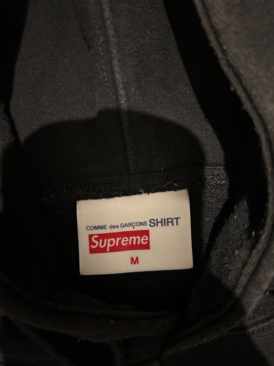 supreme COMME des GARCONS パーカー（古着・ファッション）の商品画像 - 査定依頼日：2026年9月22日 - 最高査定価格：12,000円