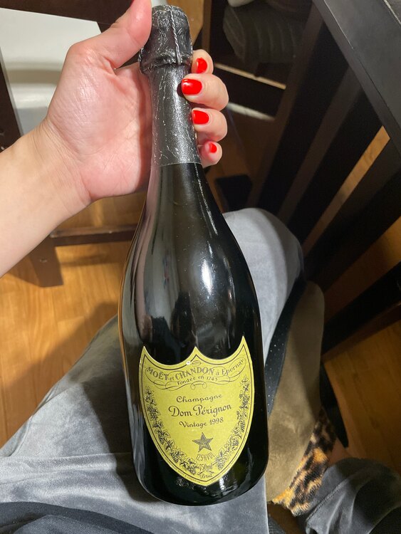 シャンパン ドン・ペリニヨン （お酒）の商品画像 - 査定依頼日：2025年5月23日 - 最高査定価格：24,000円