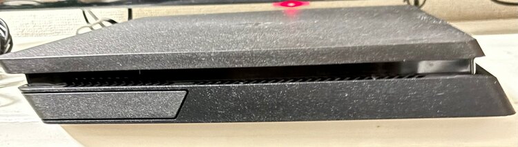 PlayStation4 本体（ゲーム機本体・ゲームソフト）の商品画像 - 査定依頼日：2024年12月21日 - 最高査定価格：10,000円