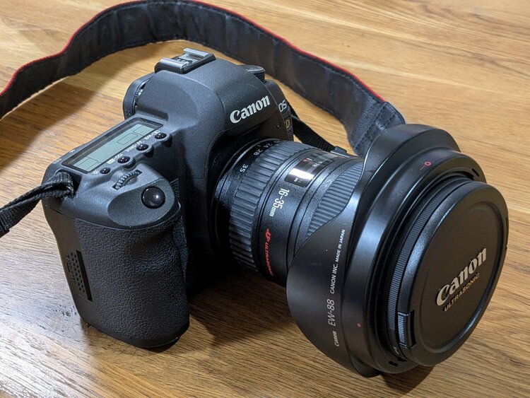 EOS5D MarkⅡ（カメラ）の商品画像 - 査定依頼日：2026年5月7日 - 最高査定価格：60,100円