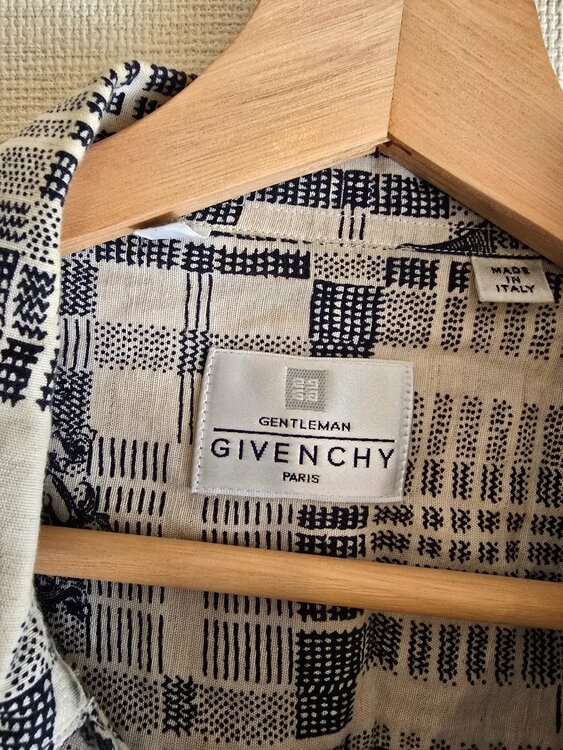 シャツ（古着・ファッション）の商品画像 - 査定依頼日：2026年1月31日 - 最高査定価格：3,000円