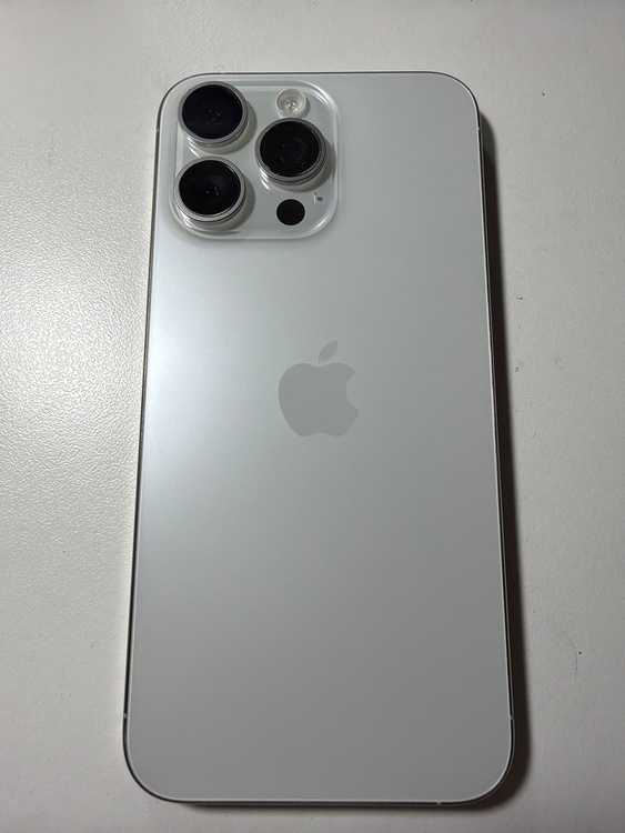 iPhone iPhone 15 Pro Max 1TB Softbank（スマホ）の商品画像 - 査定依頼日：2026年5月24日 - 最高査定価格：105,000円