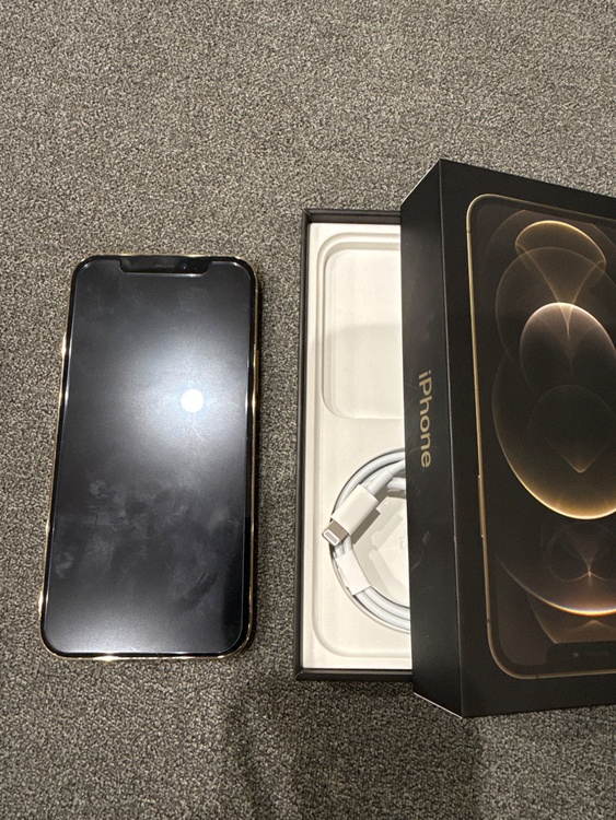 iPhone 12 Pro 256GB au（スマホ）の商品画像 - 査定依頼日：2026年2月10日 - 最高査定価格：35,000円