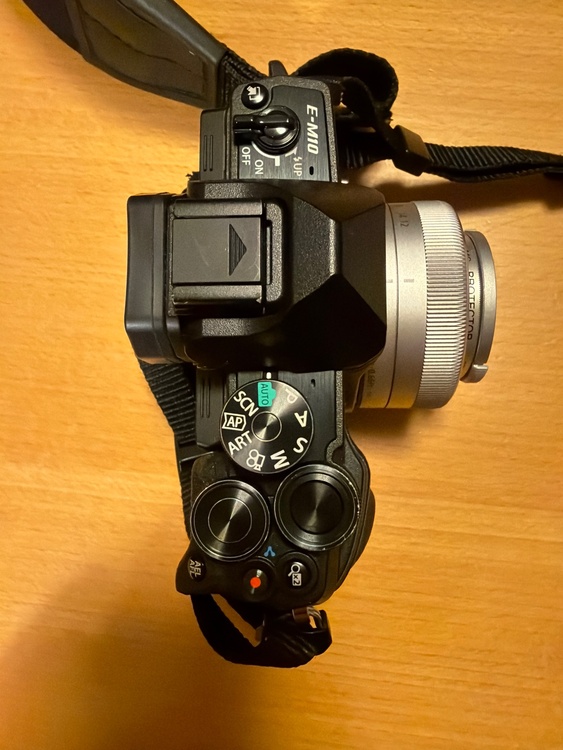 OLYMPUS OM-D E-M10（カメラ）の商品画像 - 査定依頼日：2026年5月10日 - 最高査定価格：20,100円