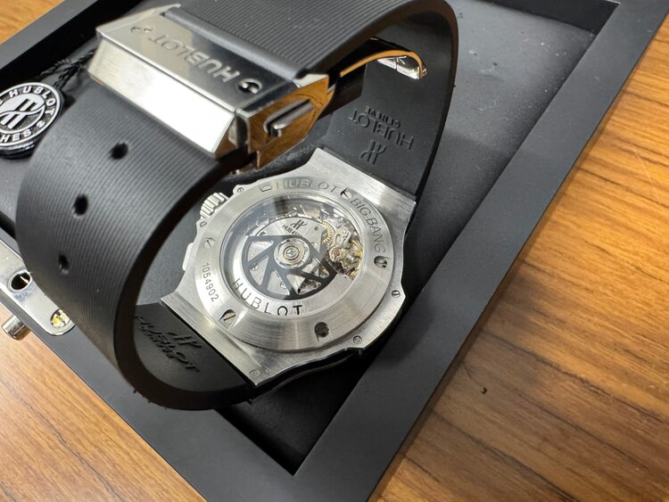 ウブロ ビックバン 301.SX.1170.R（高級時計）の商品画像 - 査定依頼日：2025年4月4日 - 最高査定価格：795,000円