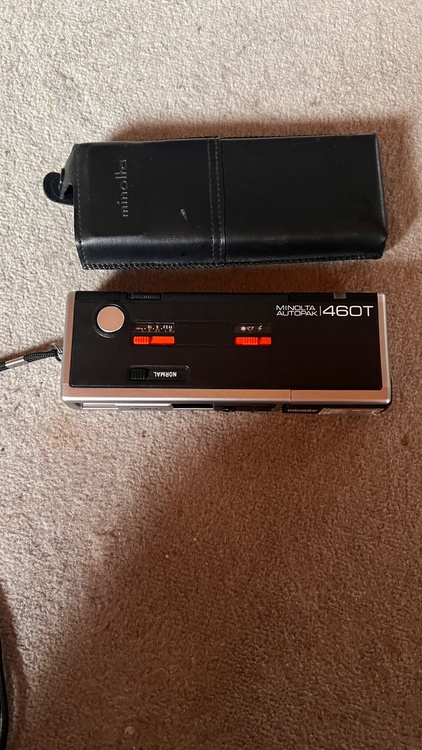 MINOLTA製コンパクトカメラ ・フラッシュ内蔵（単三乾電池x１） <フラッシ（カメラ）の商品画像 - 査定依頼日：2026年4月15日 - 最高査定価格：100,000円