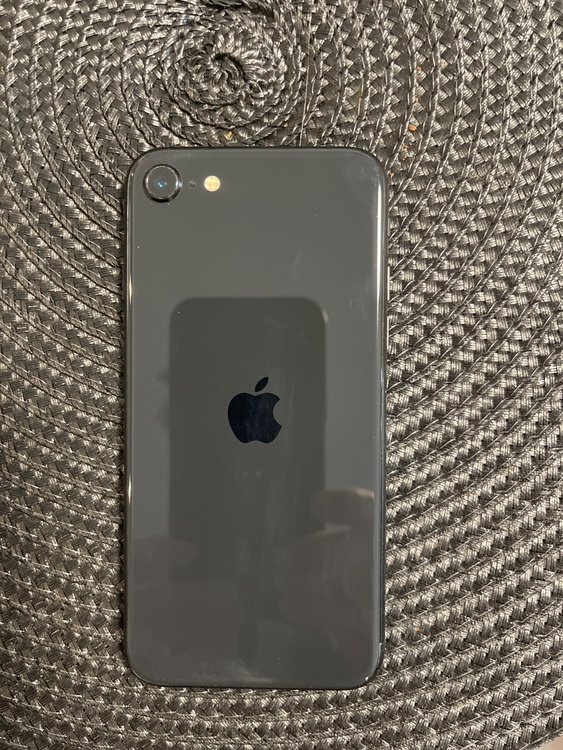 機種名iPhoneSE、機種番号NX9R2J/A（スマホ）の商品画像 - 査定依頼日：2026年2月16日 - 最高査定価格：13,000円