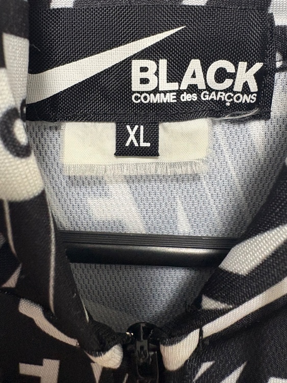 BLACK COMME des GARCONS NIKE パーカー（古着・ファッション）の商品画像 - 査定依頼日：2026年10月19日 - 最高査定価格：4,000円