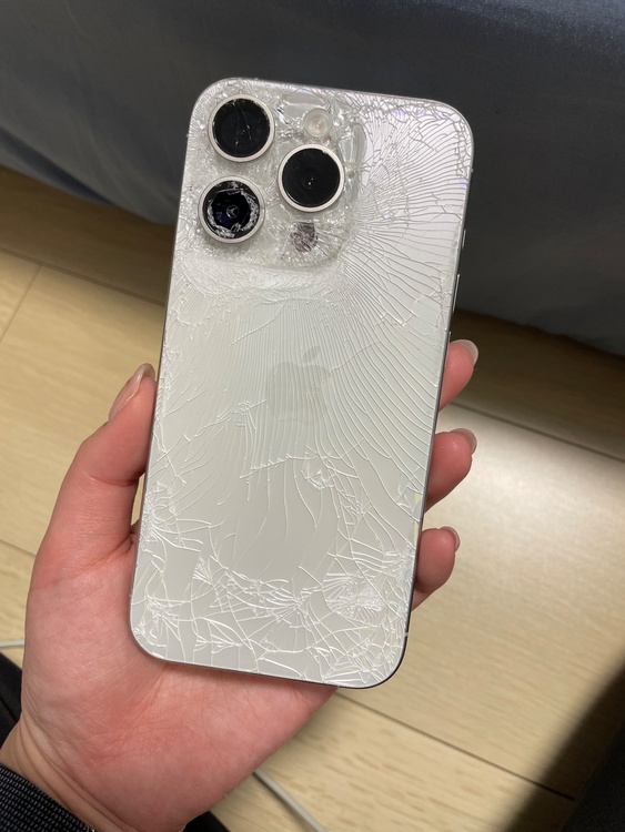 iPhone iPhone 15 Pro 256GB SIMフリー（スマホ）の商品画像 - 査定依頼日：2026年9月7日 - 最高査定価格：57,000円