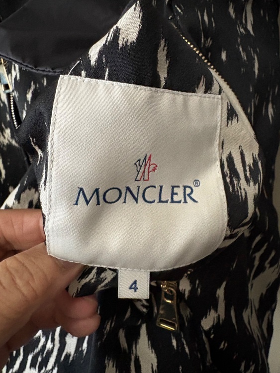 商品名はわからないのでついてるタグを写メして送りました（古着・ファッション）の商品画像 - 査定依頼日：2026年1月22日 - 最高査定価格：22,000円