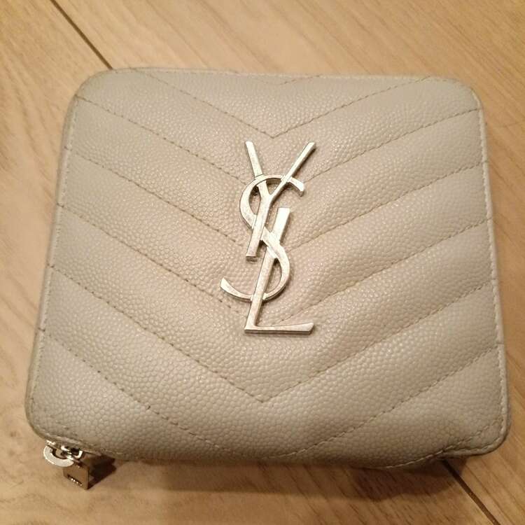 582112 BOWA2 1723（ブランド財布・小物）の商品画像 - 査定依頼日：2025年5月22日 - 最高査定価格：26,000円