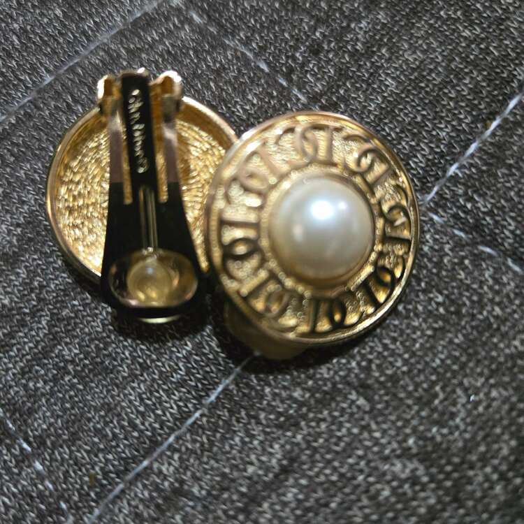 ディオール  （ブランドバッグ）の商品画像 - 査定依頼日：2025年3月20日 - 最高査定価格：8,000円