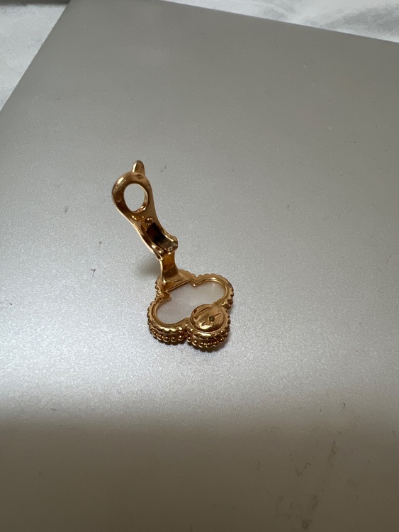 ヴァンクリーフ（金・貴金属）の商品画像 - 査定依頼日：2026年10月12日 - 最高査定価格：180,000円