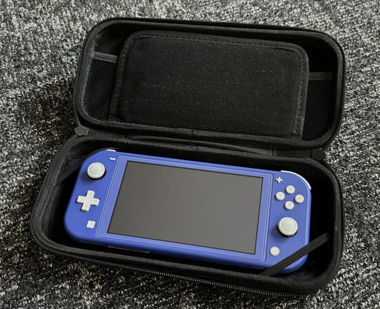ニンテンドースイッチ　ライト（ゲーム機本体・ゲームソフト）の商品画像 - 査定依頼日：2023年11月2日 - 最高査定価格：9,000円