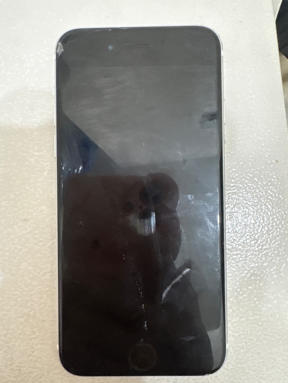 iPhone iPhoneSE 128GB Softbank（スマホ）の商品画像 - 査定依頼日：2026年7月18日 - 最高査定価格：4,500円