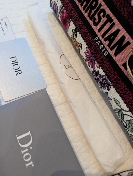 Lady D-Joy バッグ ミディアム（ブランドバッグ）の商品画像 - 査定依頼日：2025年11月28日 - 最高査定価格：300,000円