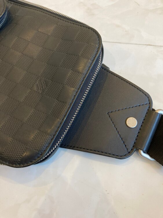 ルイヴィトン ダミエアンフィニ アヴェニュ スリングバッグ ボディバッグ（ブランドバッグ）の商品画像 - 査定依頼日：2024年3月30日 - 最高査定価格：180,000円