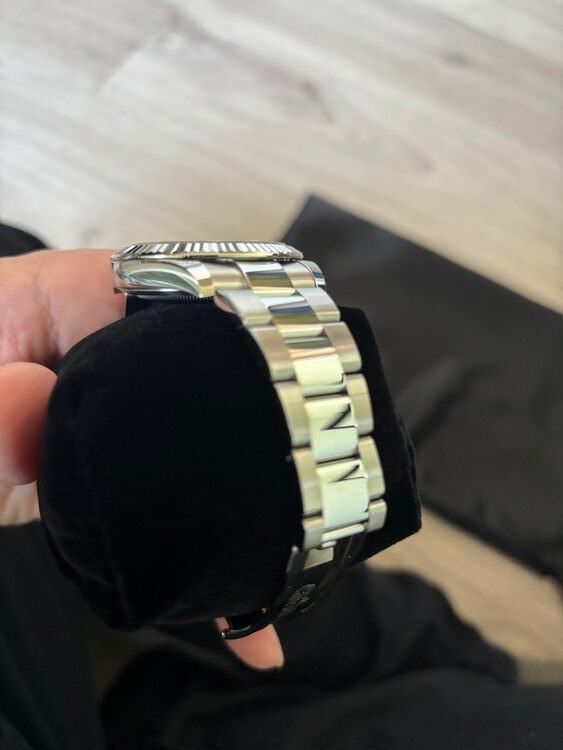 126334 デイトジャスト41（高級時計）の商品画像 - 査定依頼日：2025年1月18日 - 最高査定価格：1,900,000円