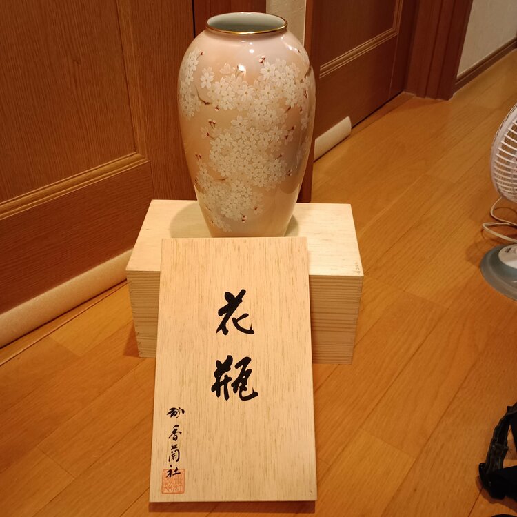 花瓶（美術品・骨董品）の商品画像 - 査定依頼日：2026年9月21日 - 最高査定価格：3,000円