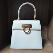 Ferragamo　ハンドバッグ（ブランドバッグ）の商品画像 - 査定依頼日：2026年2月11日 - 最高査定価格：13,000円