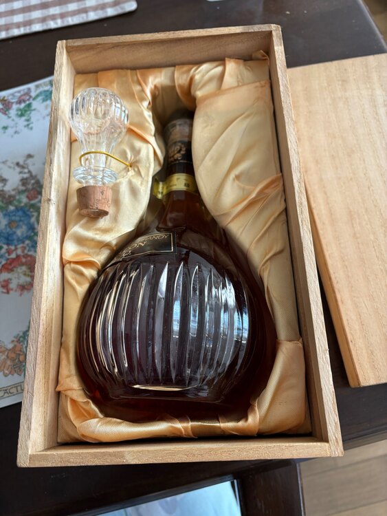 ブランデー ブランデー(その他) （お酒）の商品画像 - 査定依頼日：2025年1月27日 - 最高査定価格：2,100円