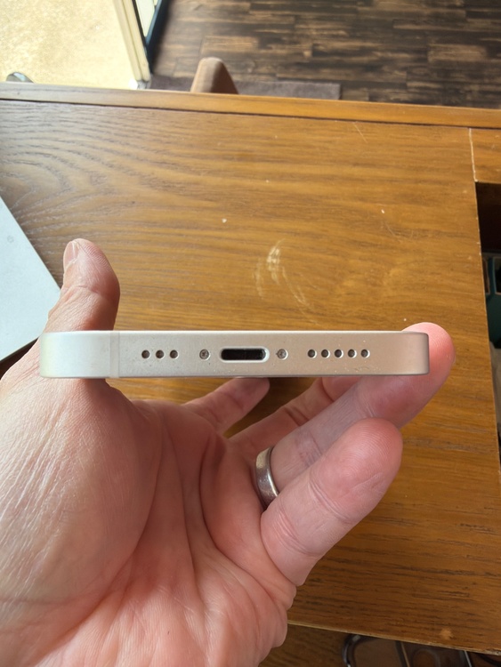 iPhone 14 256GB SIMフリー（スマホ）の商品画像 - 査定依頼日：2026年3月25日 - 最高査定価格：54,000円