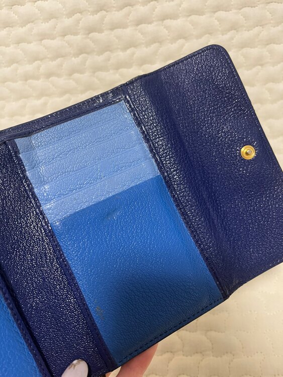 ミュウミュウ  （ブランドバッグ）の商品画像 - 査定依頼日：2025年5月8日 - 最高査定価格：3,000円