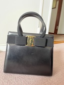 フェラガモ  （ブランドバッグ）の商品画像 - 査定依頼日：2025年6月13日 - 最高査定価格：10,000円