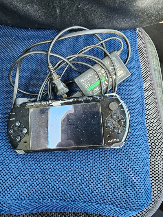 PSP−3000（ゲーム機本体・ゲームソフト）の商品画像 - 査定依頼日：2026年6月11日 - 最高査定価格：2,000円