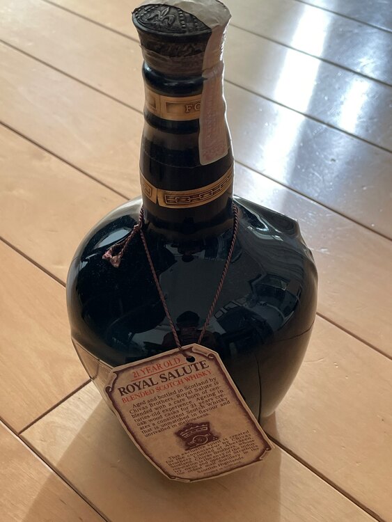 ウイスキー シーバスリーガル （お酒）の商品画像 - 査定依頼日：2025年4月19日 - 最高査定価格：4,000円