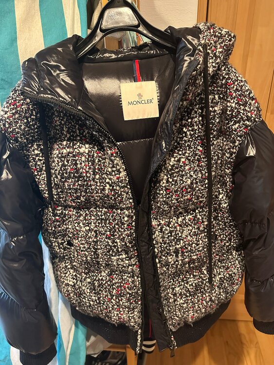 モンクレール　ルニオ（古着・ファッション）の商品画像 - 査定依頼日：2025年2月27日 - 最高査定価格：50,000円