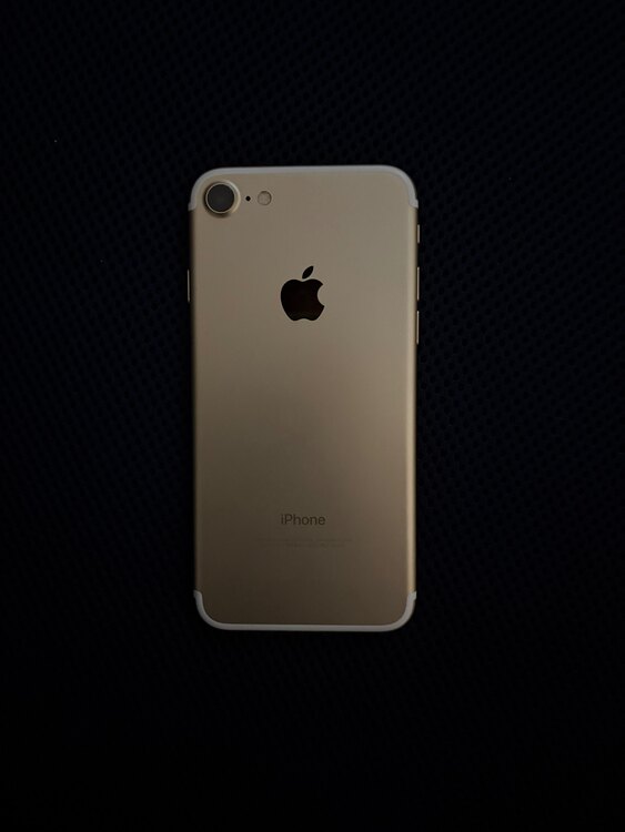 iPhone7 128GB ゴールド（スマホ）の商品画像 - 査定依頼日：2025年4月28日 - 最高査定価格：1,000円