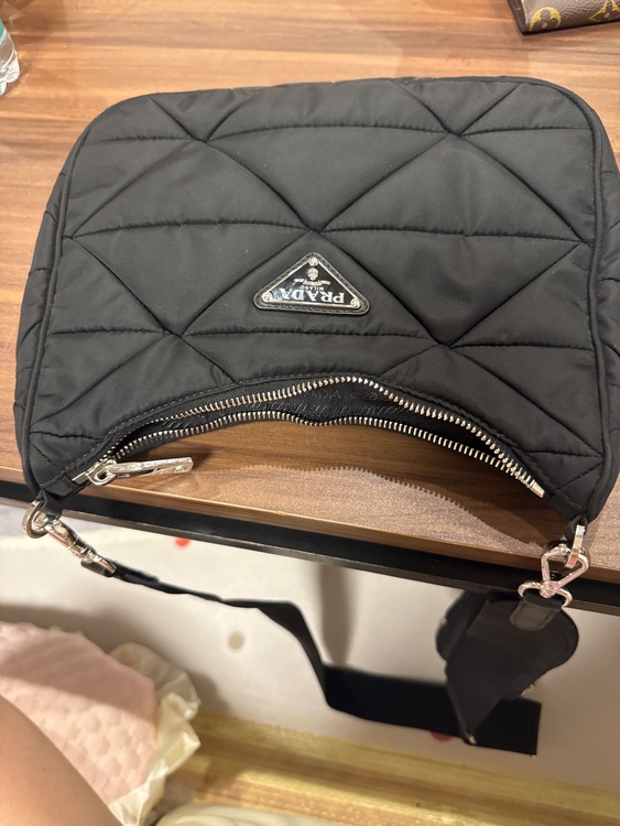 PRADA人気ポシェット付きバッグ（ブランドバッグ）の商品画像 - 査定依頼日：2026年8月2日 - 最高査定価格：190,000円