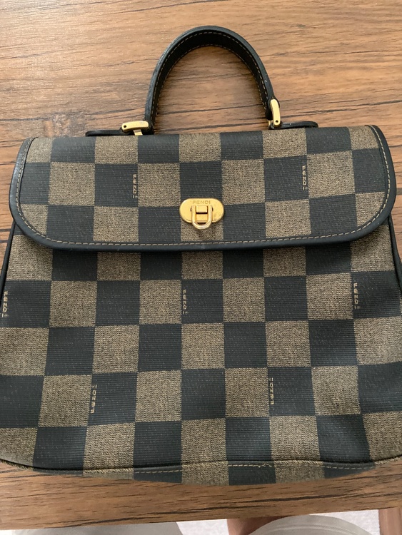 FENDI（ブランドバッグ）の商品画像 - 査定依頼日：2026年5月5日 - 最高査定価格：13,000円